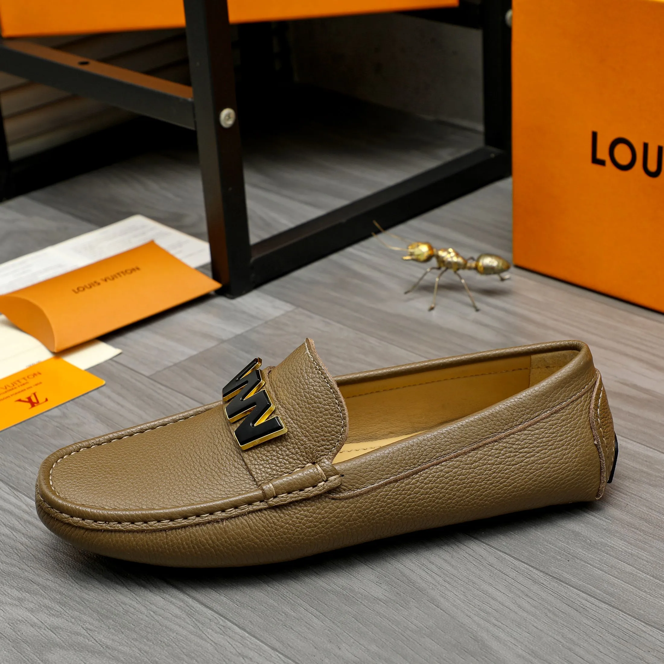Men's shoes 💰420 Product trademark: LV "Louis Vuitton" casual slip-on shoes Regular size: 38-46 (45.46 custom-made, non-returnable) Product materials: Selected pebbled cowhide upper, sheepskin lining, original rubber outsole